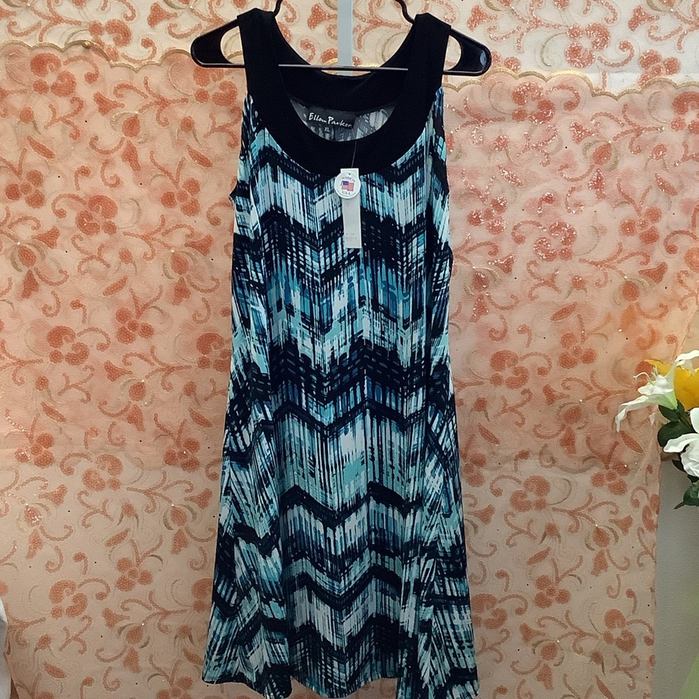 Elegant Blue and Black Chevron Midi Dress